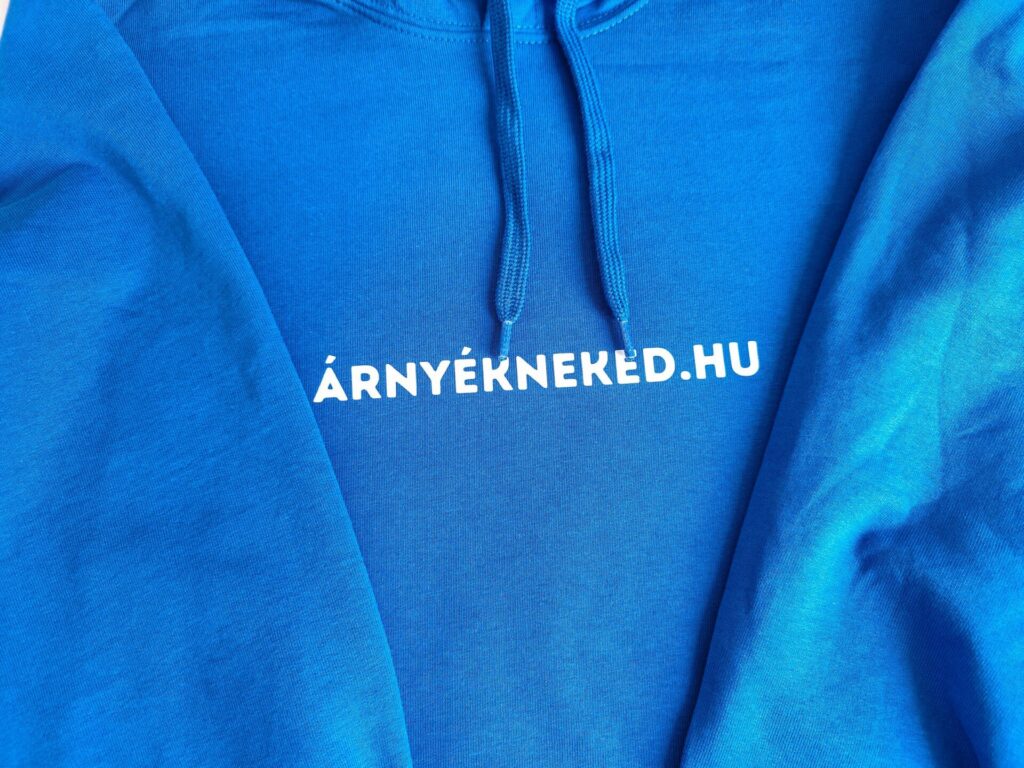 Céges pulóver, céges pulcsi, céges póló, egyedi munkaruha, mintás munkaruha, mintás pulóver cégeknek - Pólópincér referencia