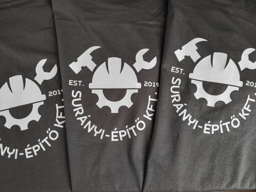 Pólópincér Céges póló munkaruha, mintás csapatruházat, építőipari cég munkaruha, csapat ruha, céges póló referencia Pólópincér