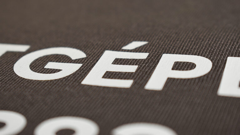 Pólópincér A flex fóliával készített mintáink tartósak, költséghatékonyak és minőségiek. Egyszerű és nagyszerű céges ruházat minta.