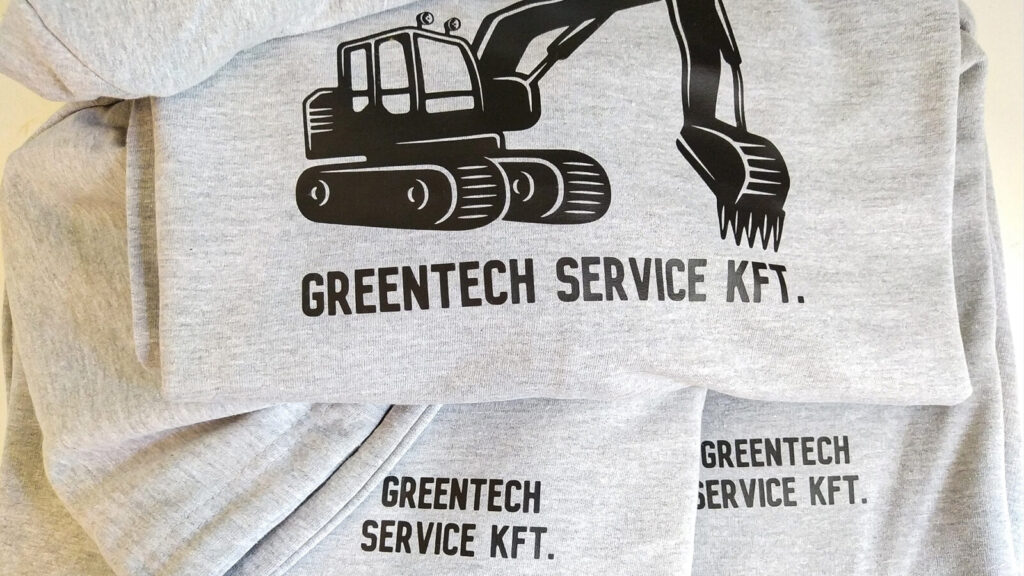 Greentech Service Kft. építőipar céges póló. Céges pulóver céges minta. Céges ruha mintával. Mintás céges ruha készítés. Céges ruha nyomda.