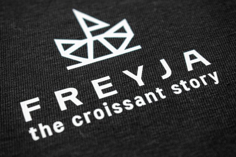 Freyja - The croissant story céges póló