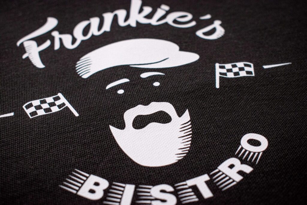 Frankie's Bistro Logózott Galléros Póló. Céges póló.