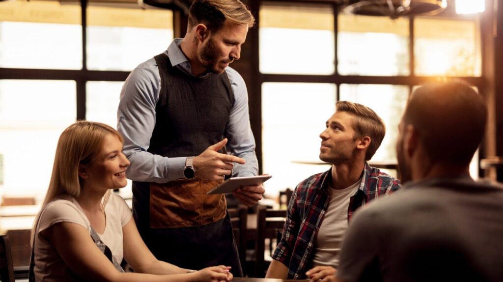 Vendéglátó munkaruha feliratozás